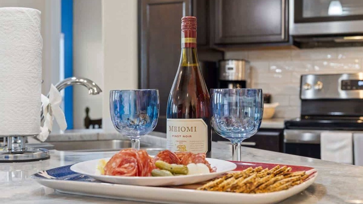Temple House | NEW* Temple+4Bd+1 Story+Pet Friendly+FAST Wi-fi