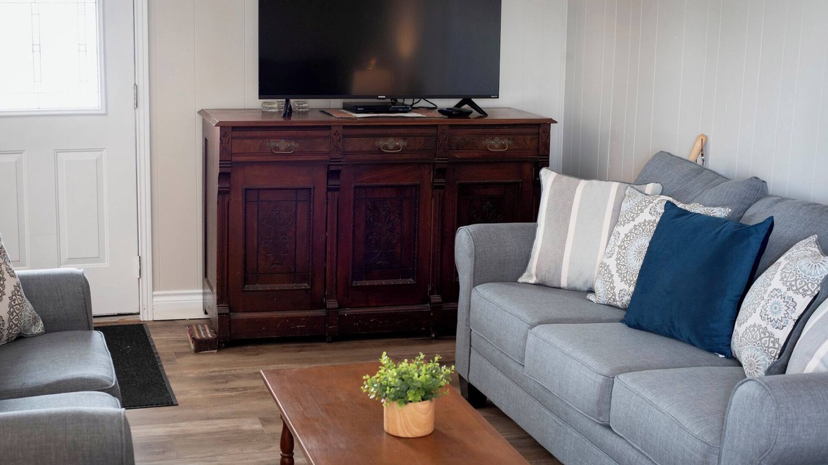 Morris-Turnberry House | *NEW* The 1868 Stone House Retreat
