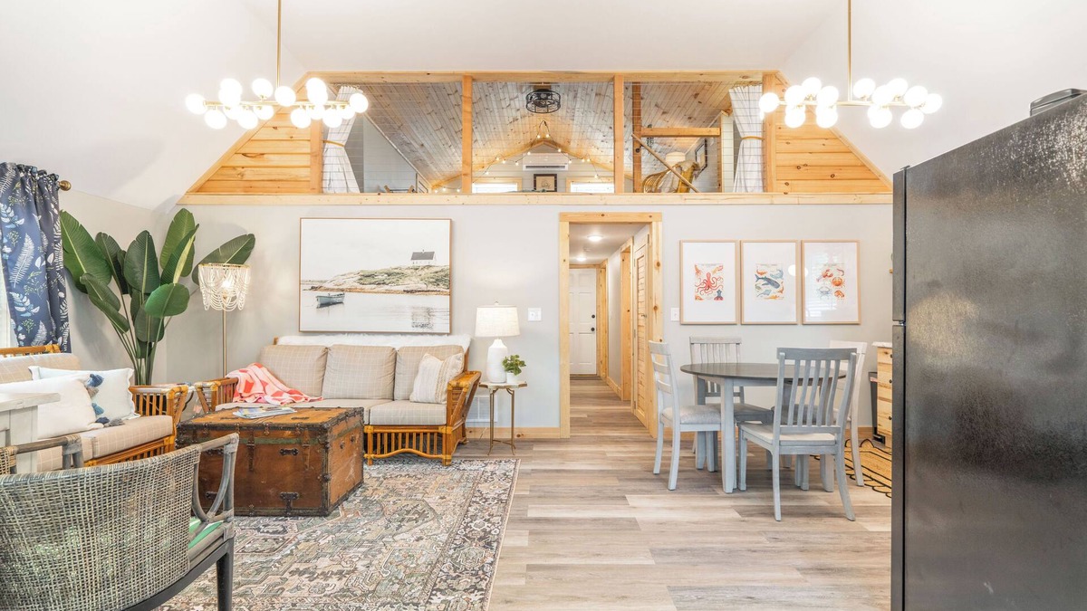 Supply House | NEW-The Beach Haus- Luxe Cottage, professionally designed w/WiFi, linens incl.