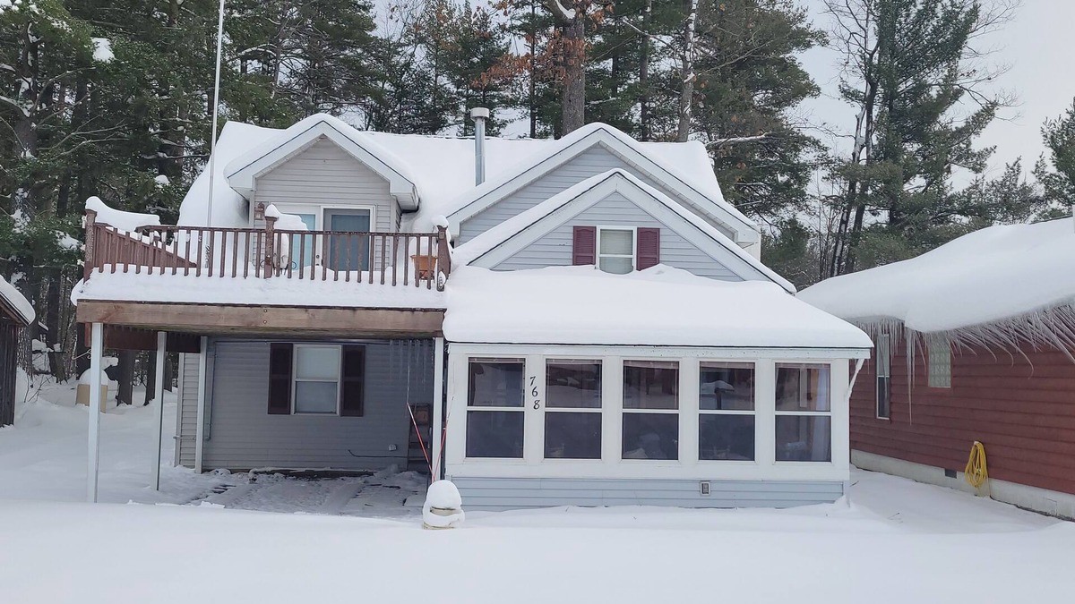 Kalkaska House | New! The Bear Lake Hideaway - Very Cute & Cozy! Large and Gorgeous En Suite Upper Bedroom!