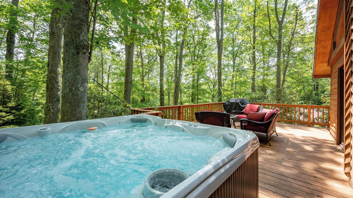 Sky Valley House | New! The Breakaway: Lake Access, Dogs Welcome, Hot Tub, Fireplace!