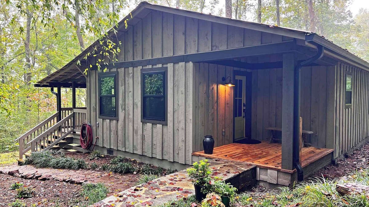 Saluda Cottage | NEW! The Cottage at Whispering Falls: LUXURY & PRIVACY on 7 acres - King beds