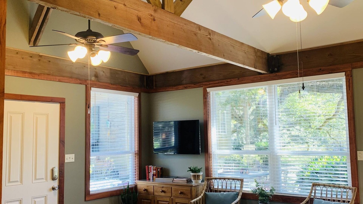 Carencro Cottage | NEW! The Potters Cottage minutes from 1-49 and 1-10.