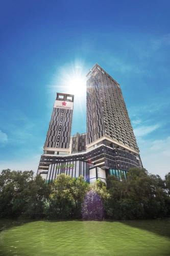 Bunga Paya Pantai Apartment | NEW! The Shore Residences 3BR Luxury I Direct access to Shopping I 6-10pax I 10minsJonker