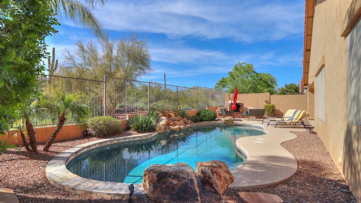 Tramonto House | New! The Tramonto Lodge with Heated Private Pool +Fire Pit+BBQ Grill