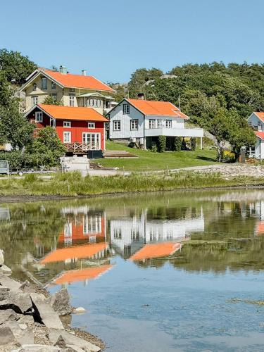Kungshamn House | New Timber Holiday Home With Bay Views