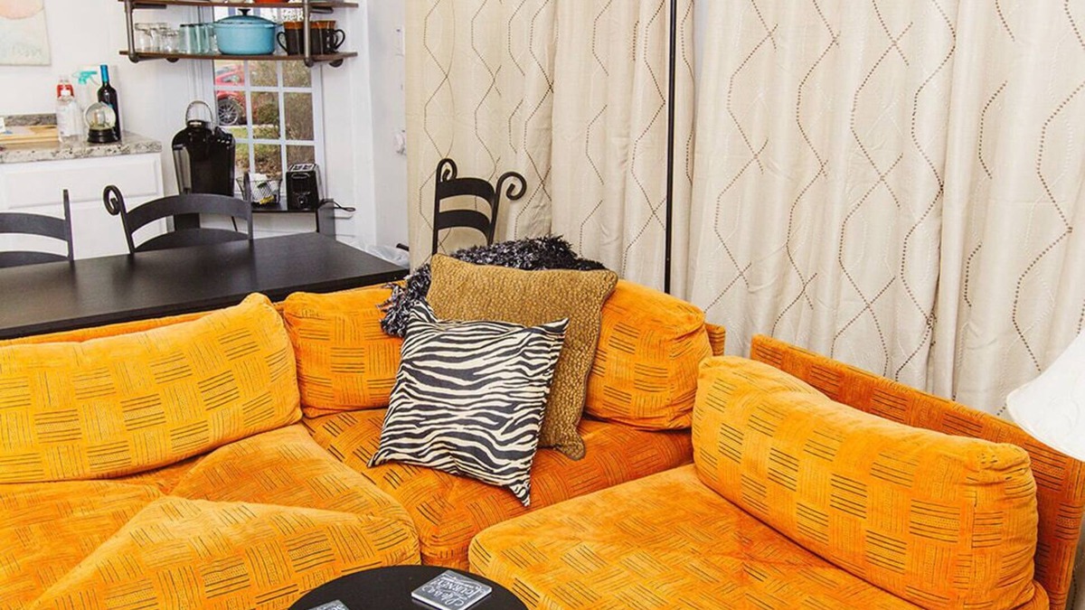 Willoughby Apartment | NEW Tiny Groovy Town Spot by dining, shops, bars