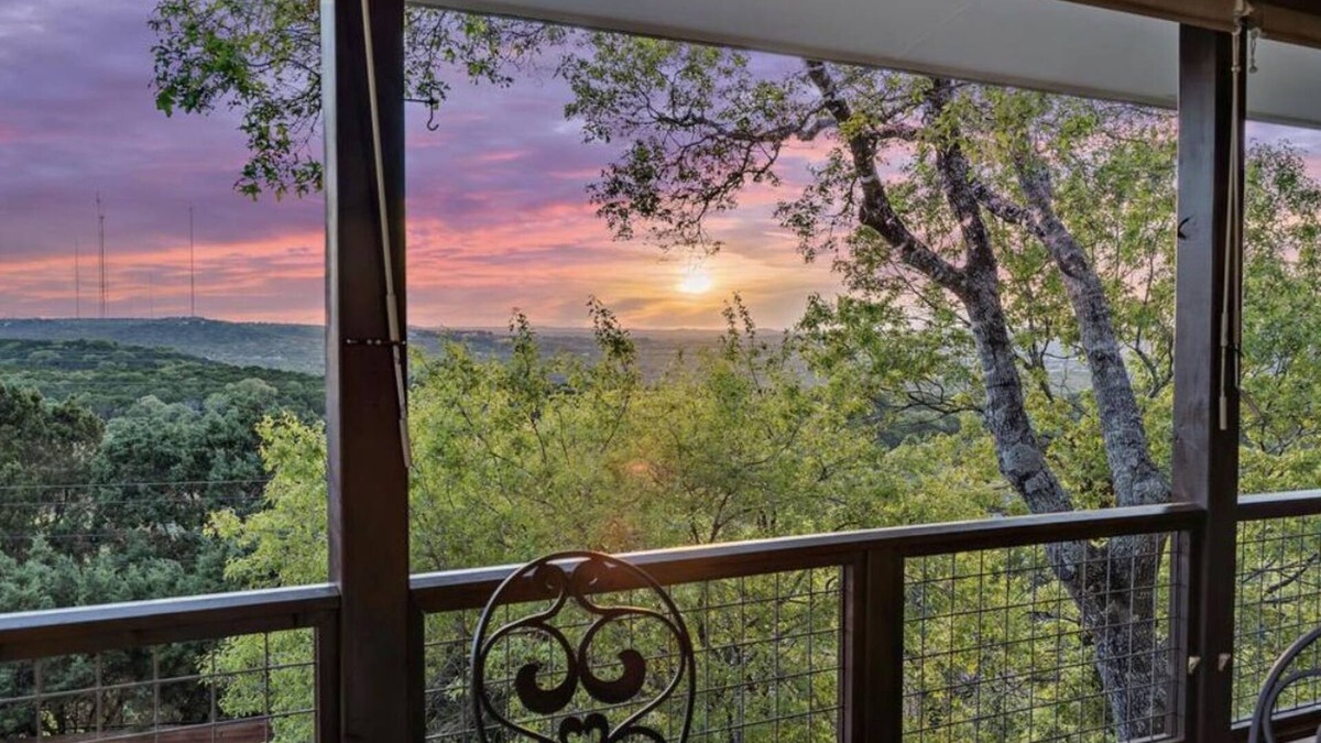 Beverly Hills House | New to market-Executive, custom home with a great view & heated pool