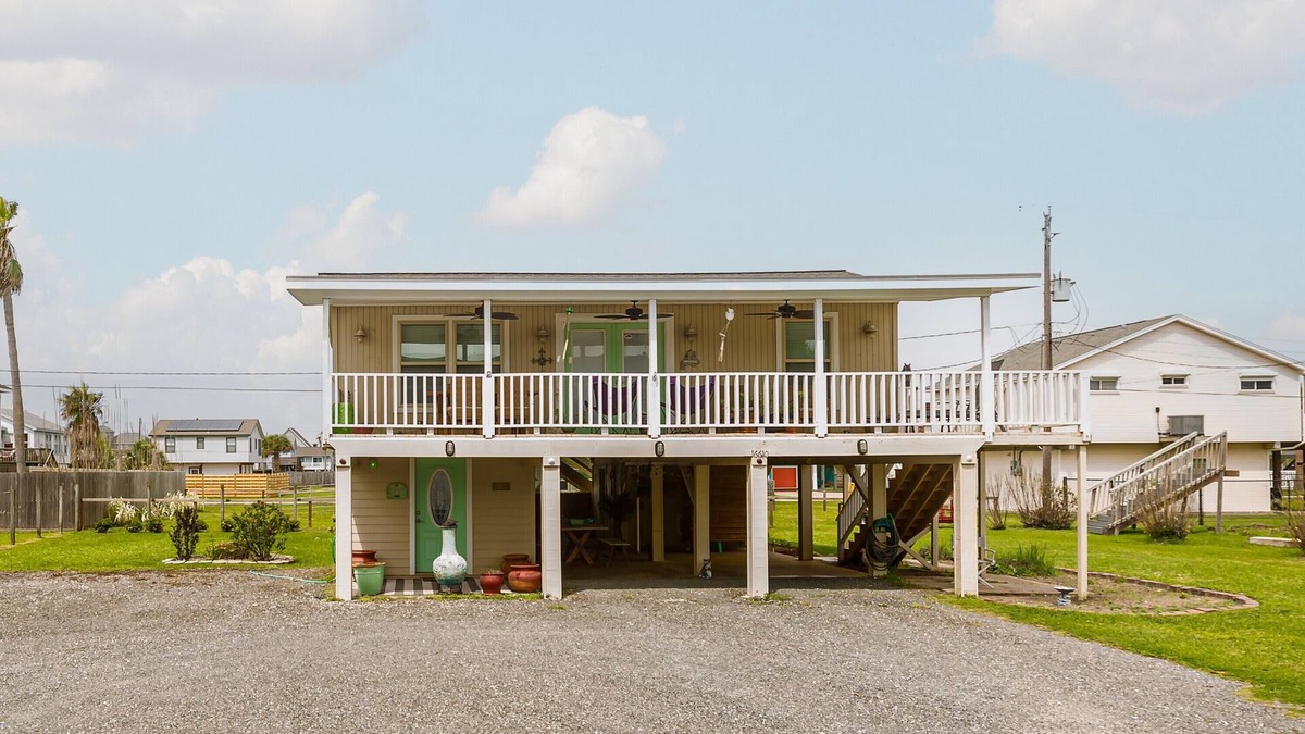 Jamaica Beach House | NEW TO THE MARKET FAMILY TIDES - BEACH HOUSE IN JAMAICA BEACH