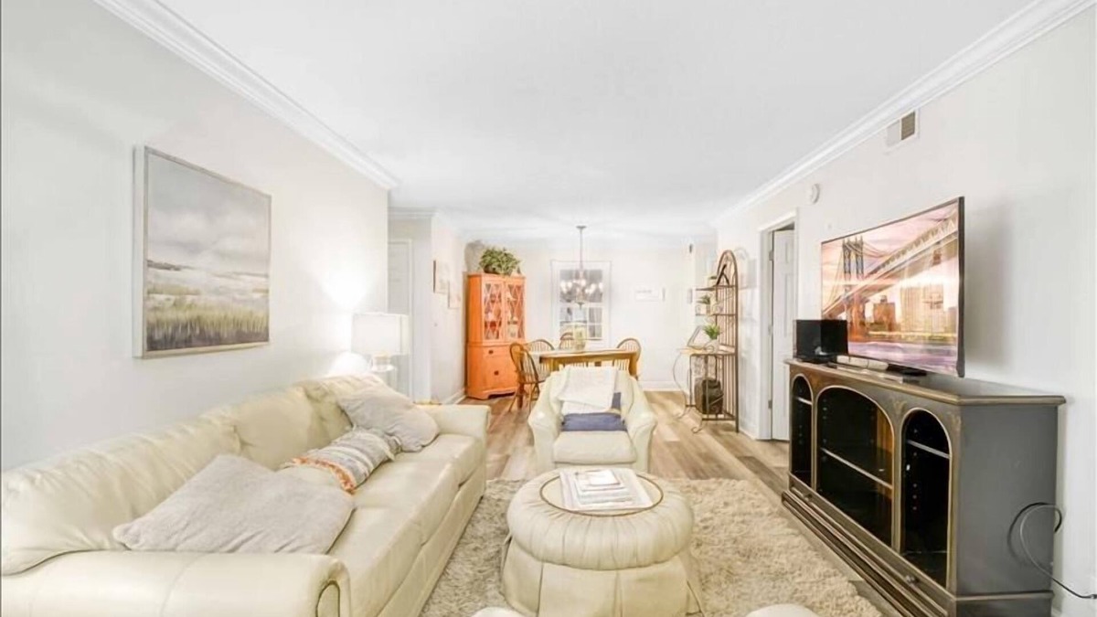 Saint Simons Heights Condo | New to vacation rentals.2-bedroom ground floor-complex has pool/tennis.