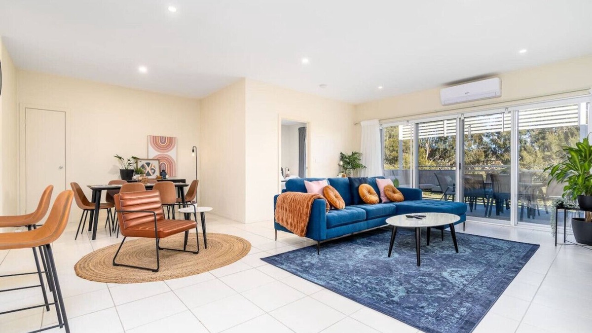 Lyneham Apartment | New to VRBO: Captivating 3BR/2BA APT close to Dickson Shopping!