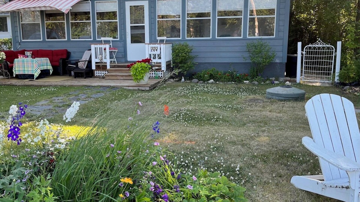 Dunnottar Cottage | New to VRBO! Classic cottage w/lovely view of Lake Wpg. Steps from the water!