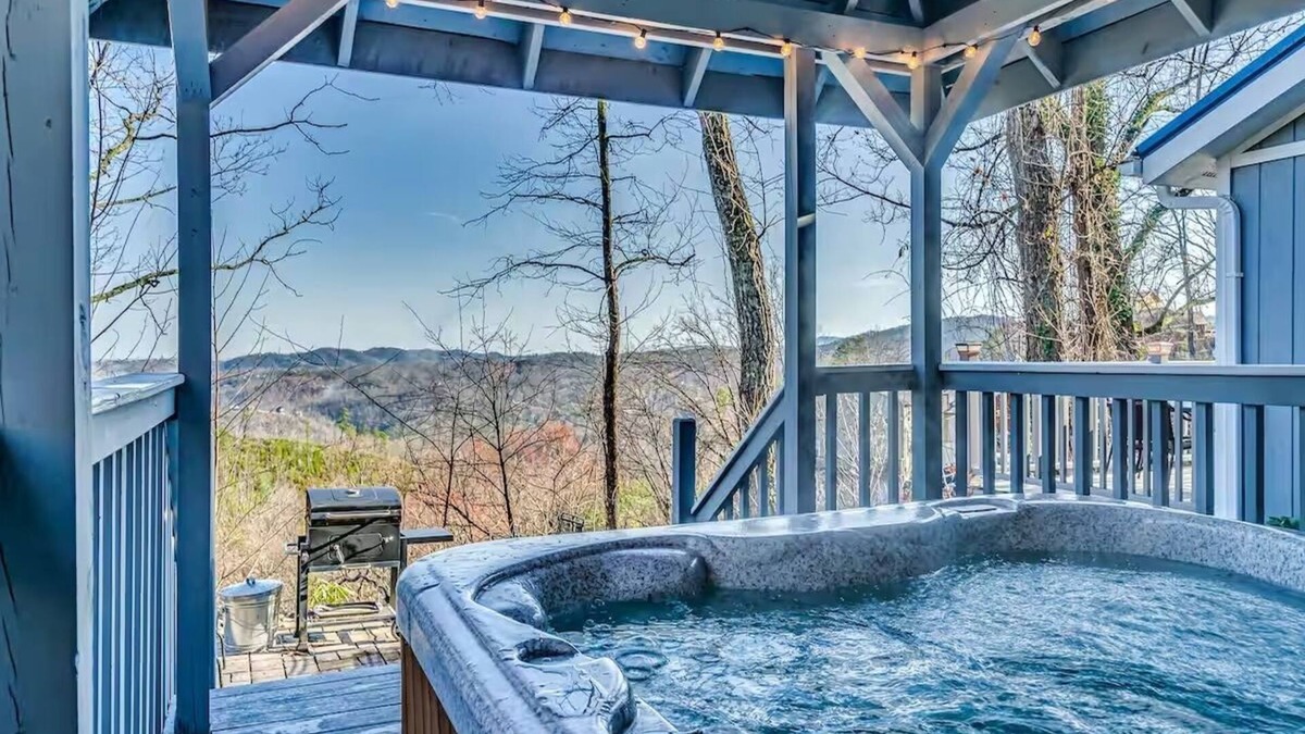 Chalet Village North Cabin | NEW TO VRBO - Cozy 2-bedroom 2-bathroom cabin in Chalet Village - pet friendly!
