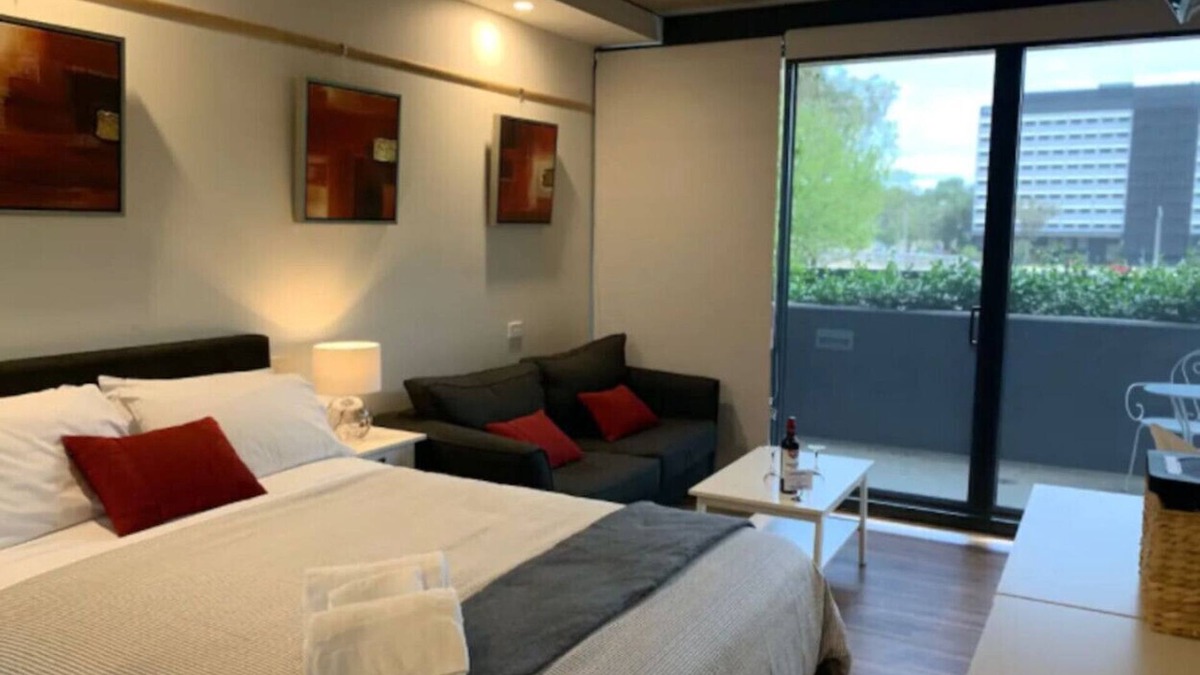 Lyneham Apartment | New to VRBO: Deluxe Studio Apartment in the Center of Canberra