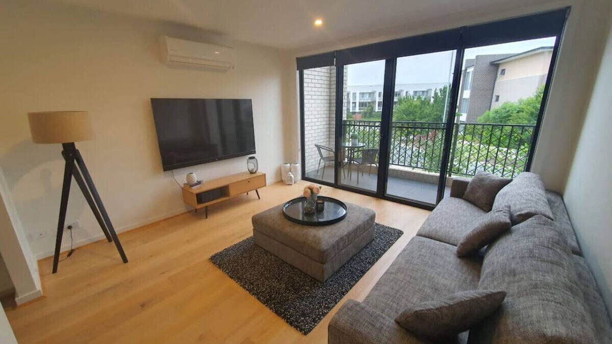 Phillip House | New to VRBO: Family Friendly 2BR Townhouse 5mins to Hospital