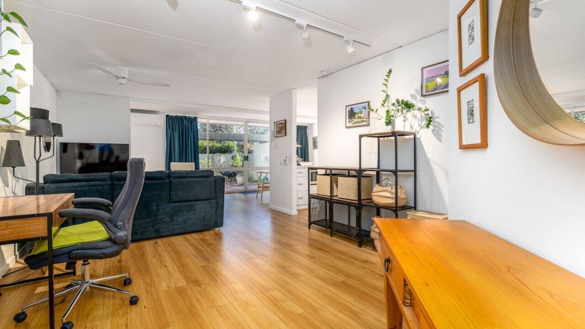 Kingston Apartment | New to VRBO: Stylish apt facing the historic Telopea Park
