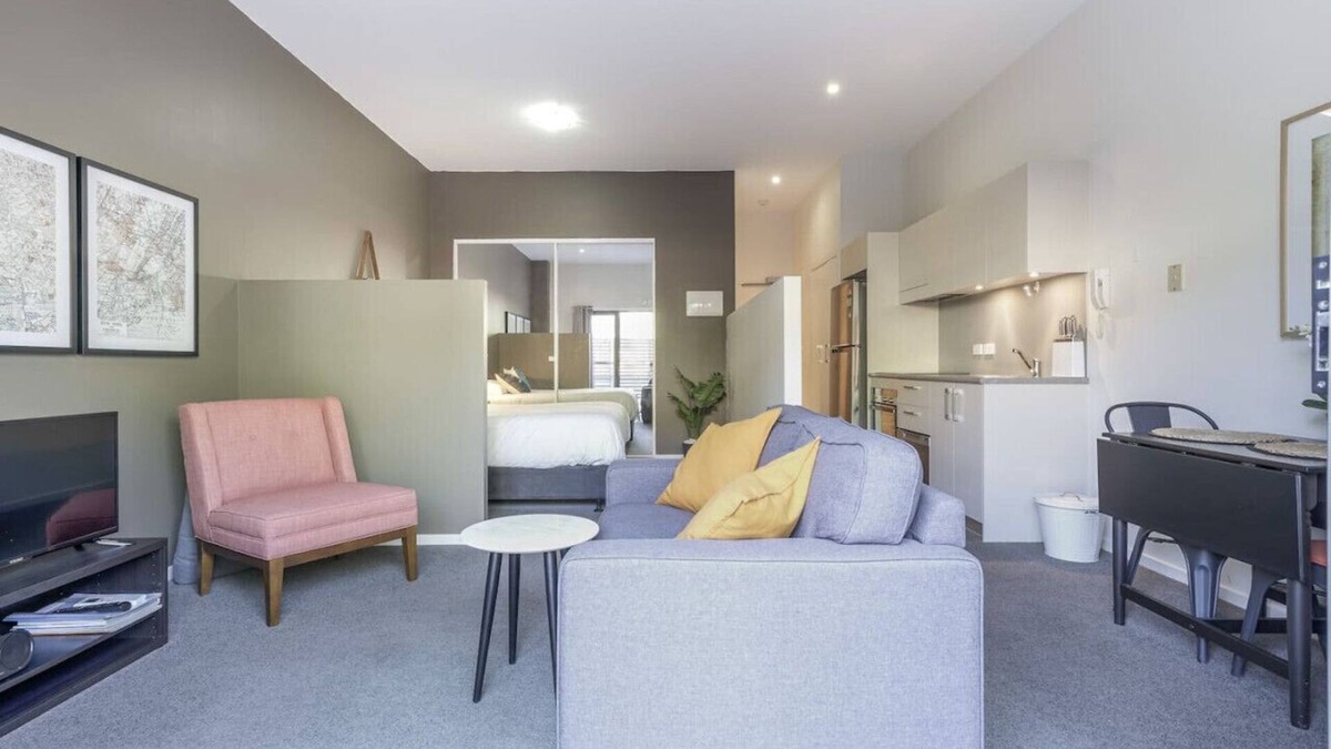 Bruce Apartment | New to VRBO: Stylish studio Apt near AIS and GIO Stadium
