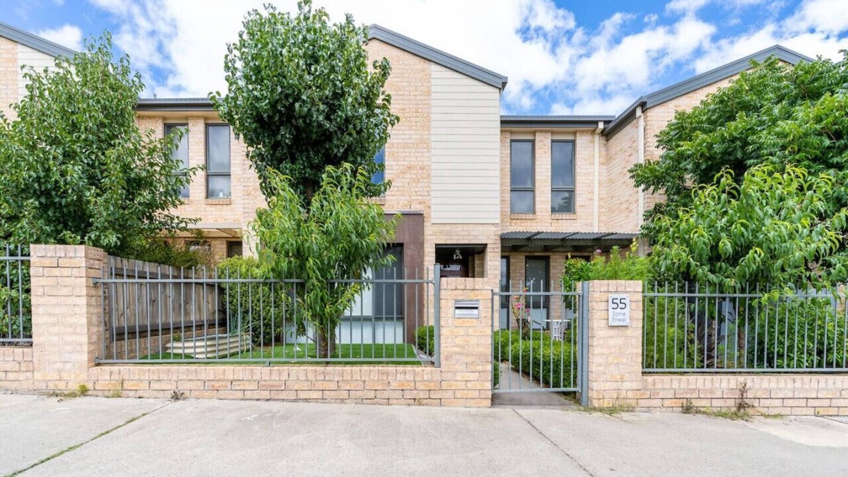 Gungahlin House | New to VRBO: Superb 3BR Townhouse near Town Centre!