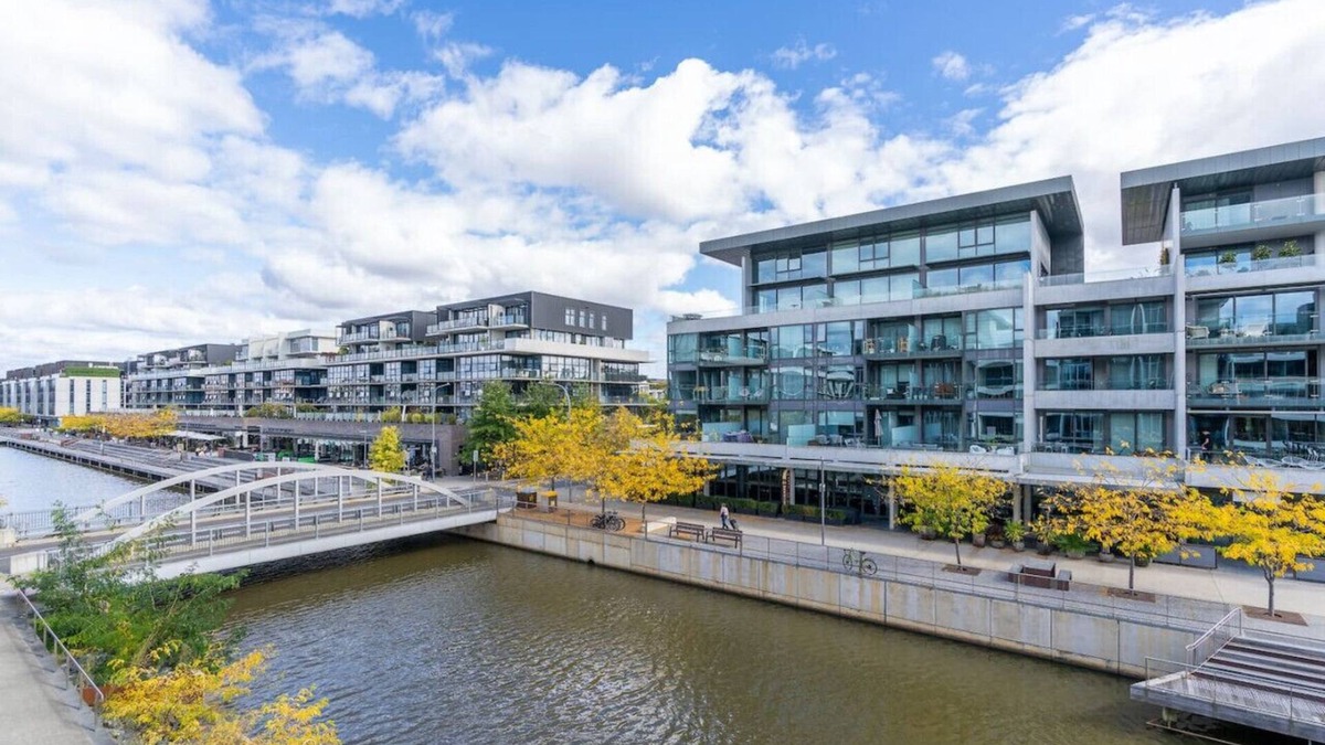 Barton Apartment | New to VRBO: Superbly Convenient Lakefront View Apt