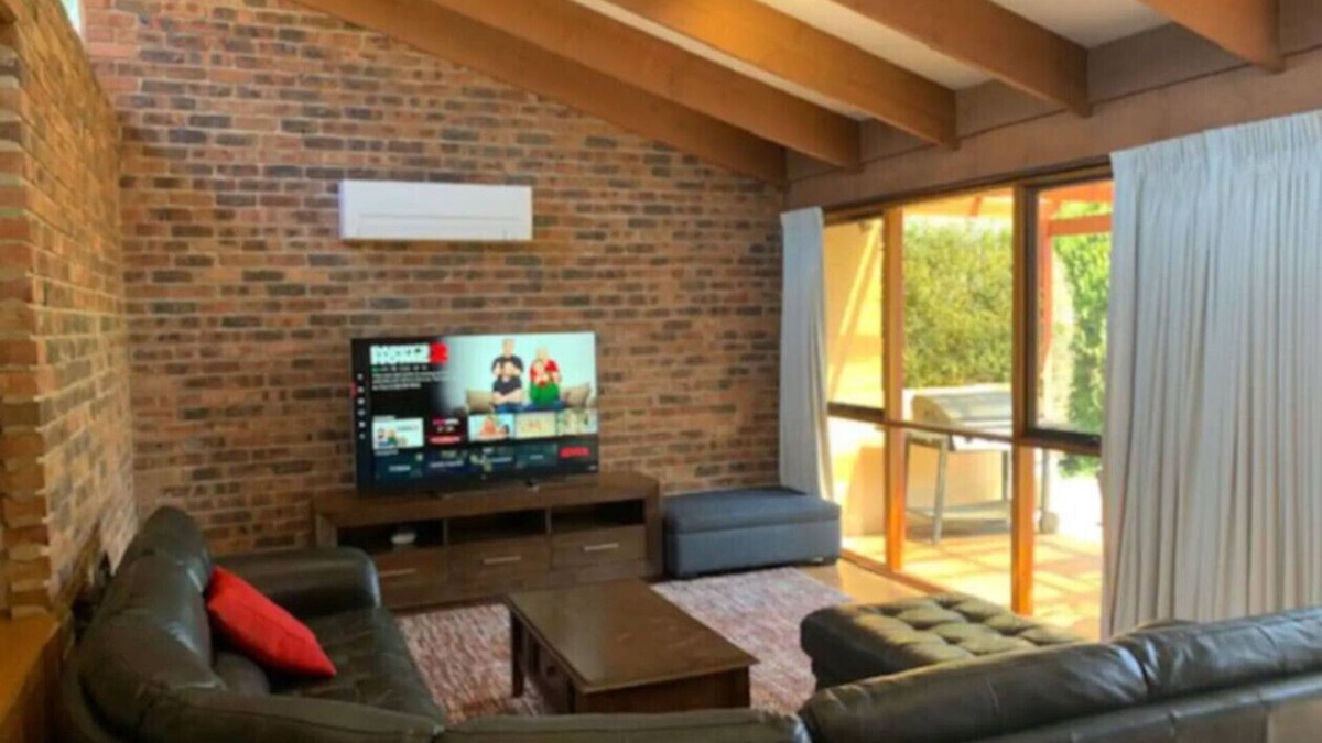 Scullin House | New to VRBO: Warm and Spacious 5BR Home w/WIFI&Multiple Parking