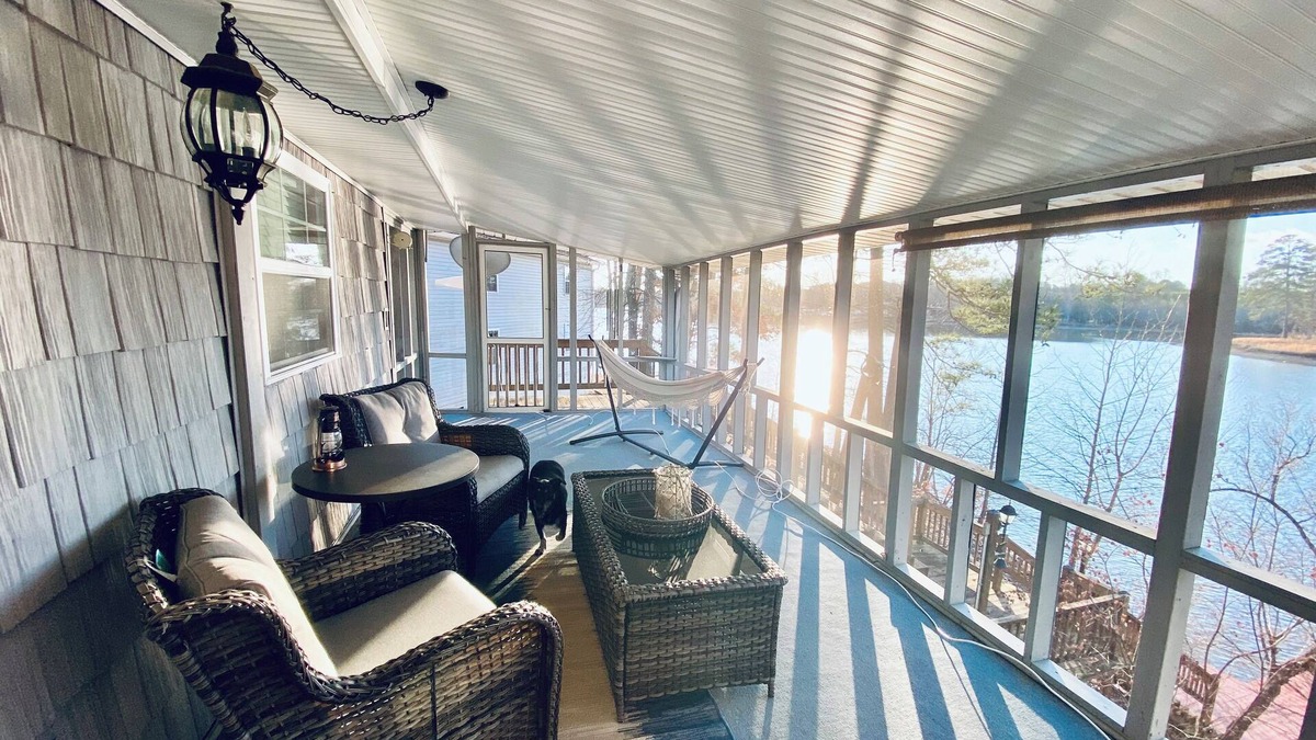 Coosa House | NEW to VRBO! Waterfront Home Sleeps 7, Hot Tub, 2 Docks, Fire Pit, Kayaks, Canoe