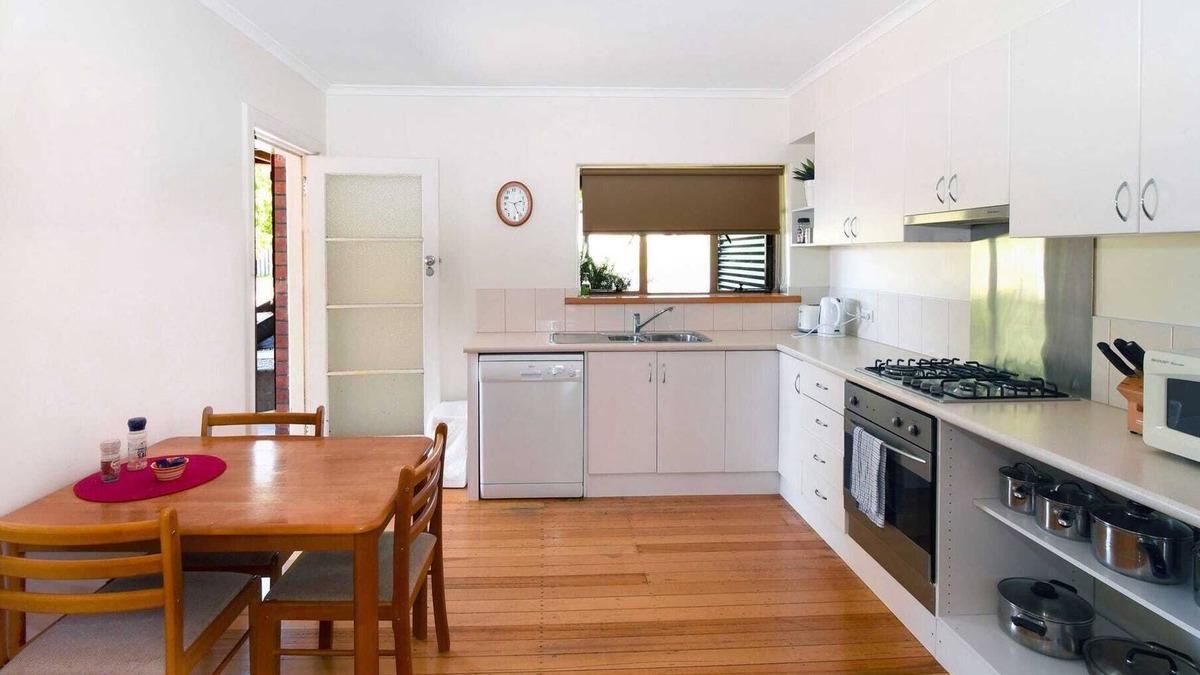New Town Apartment | New Town Gem - Entire Apartment - Quiet and Convenient