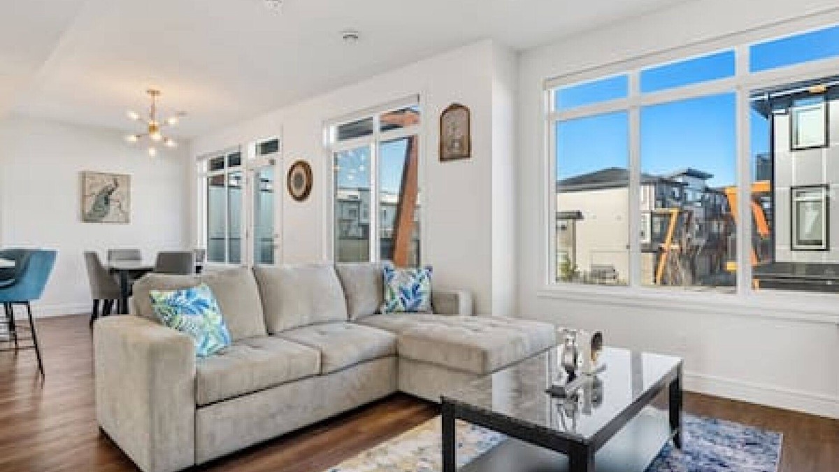 Southeast Calgary House | New Townhouse mins to South Health Campus & YMCA