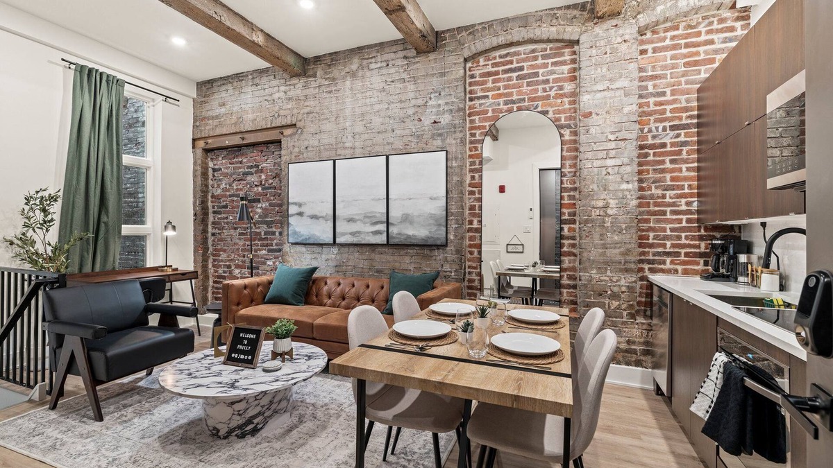Old City Apartment | New Townhouse Sleep 4 Old City Walk to Everything!