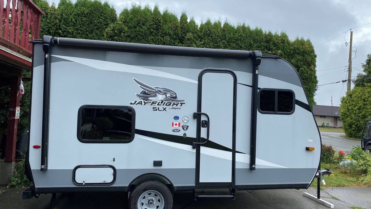 Aldergrove House | 🤩 New trailer with queen bed, air-con, close to town in Aldergrove, safe &quiet