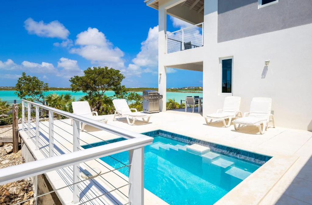 Discovery Bay Villa | NEW Tropical Waterfront Cooper Jack Bay Villas