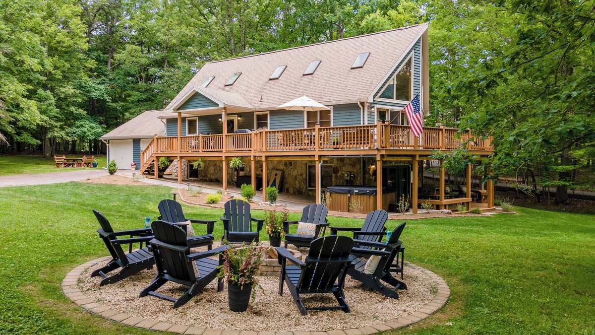 Blakeslee House | New! Tullamore: Lake Access, Dogs Welcome, Hot Tub, Dock Slip!