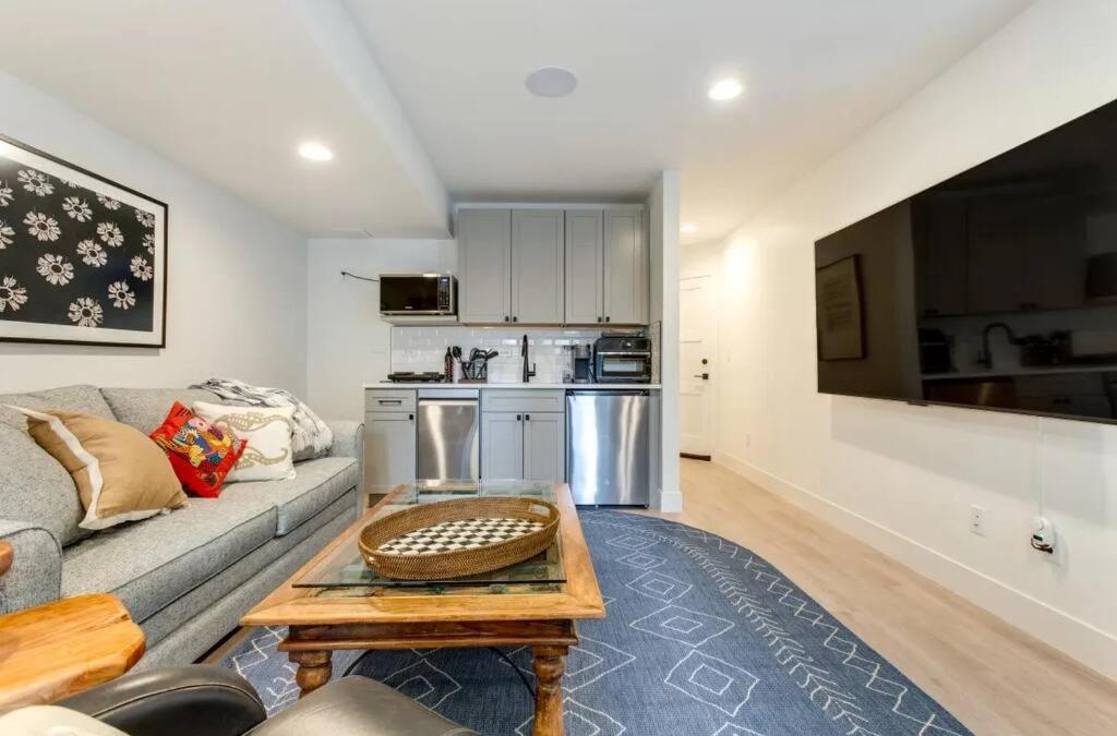 Jefferson Park Apartment | New two room apartment close to stadium and downtown on a park