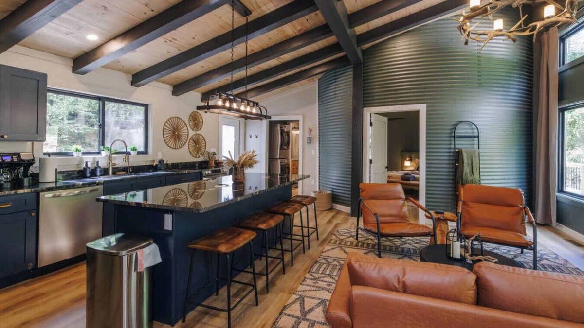 Saint Helens Cabin | NEW Unique Silo Cabin | Sleep 4 | Hot Tub | Trails