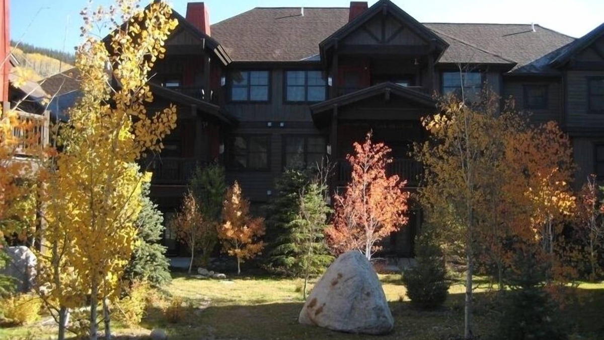 Copper Mountain Village Condo | New Upscale Condo. Mountain Views. Near New Lift & Ski School.