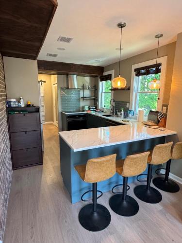 Historic Downtown Apartment | NEW! Urban Oasis, Chic 3-BR 2-BA Corner Unit, Steps Away from NYC!