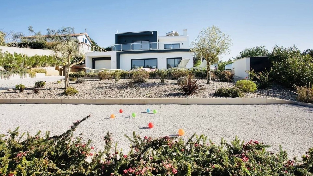Caldas da Rainha Villa | New vacation home for up to 8 people with private heated pool in Portugal!
