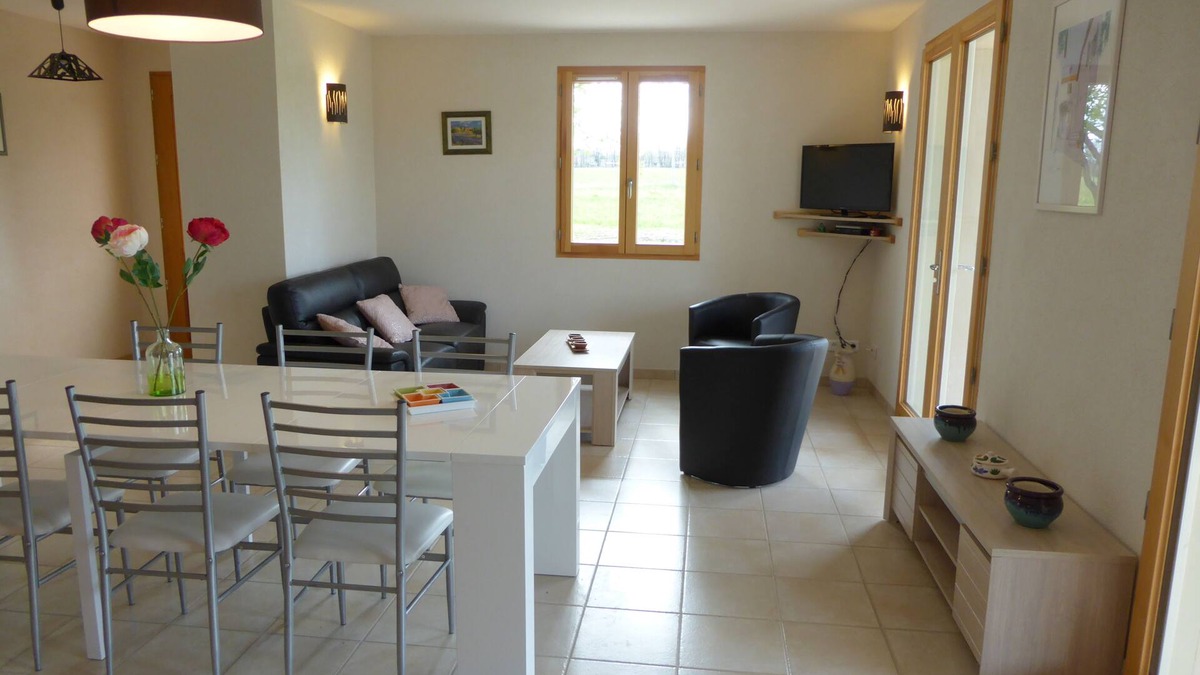 Vaissac House | New vacation home in the middle of a private meadow
