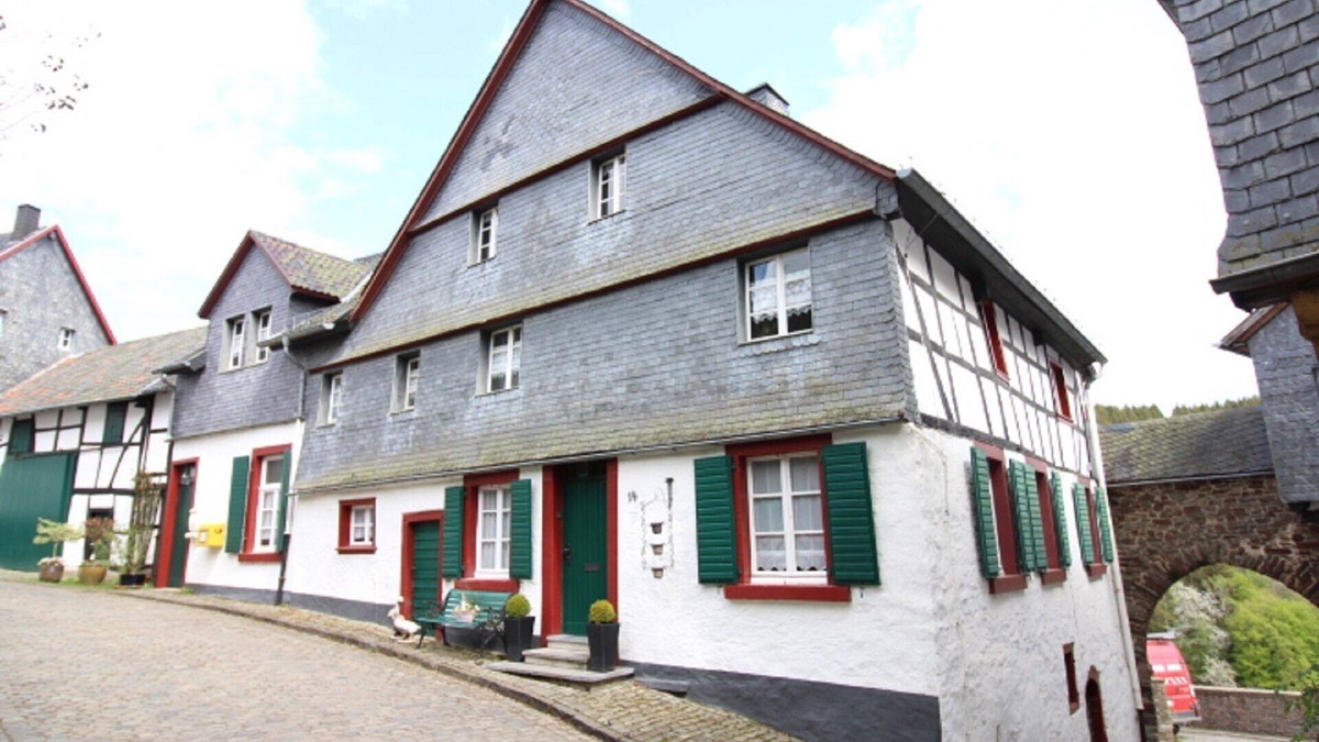 Reifferscheid House | NEW vacation property: Vacation for individualists in a historic complex