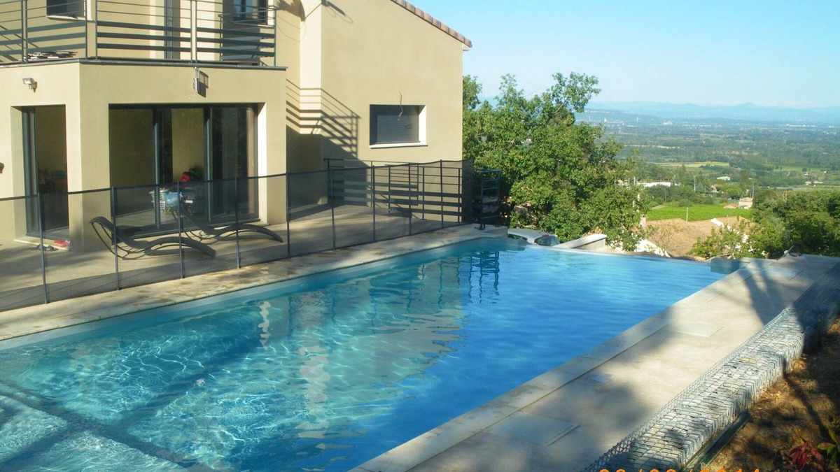 Saint-Julien-de-Peyrolas Villa | New villa-8 to12 persons-isolated-6 bedrooms-sauna and swimming pool with opt heating