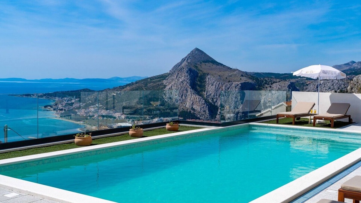 Borak Villa | New! Villa BAMM with heated 36sqm pool, 5 en-suite bedrooms, and panoramic sea views