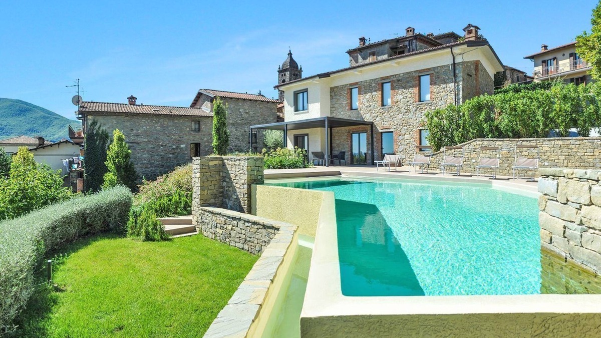 San Romano in Garfagnana Villa | New! Villa, 'endless swimming' infinity pool; mountain views; walk facilities