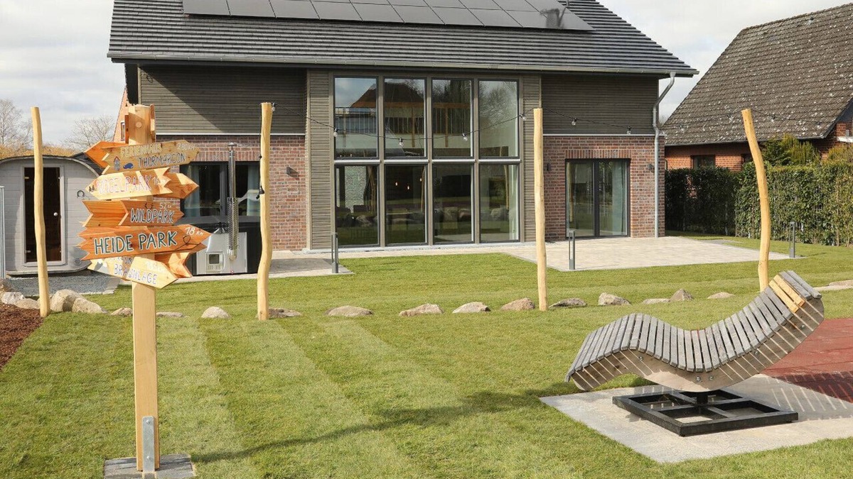 Dorfmark Villa | NEW! Villa Heidetraum, 20 guests, sauna, pool