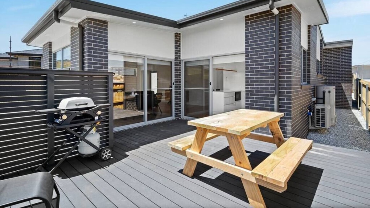 Rokeby House | New Villa in the Vineyards-20 mins to CBD