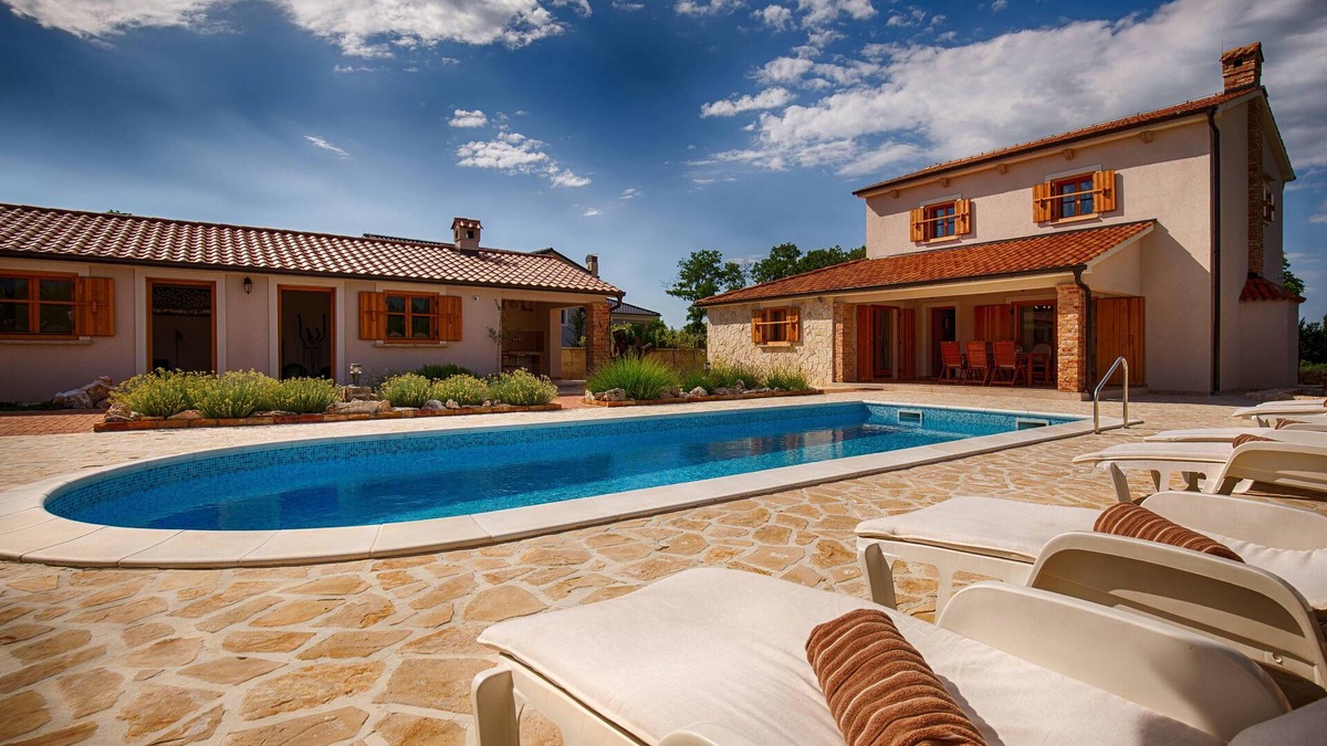 Kras Villa | New villa with pool, garden, children's playground -TRAVELER Reiseburo Krk - ID 2179