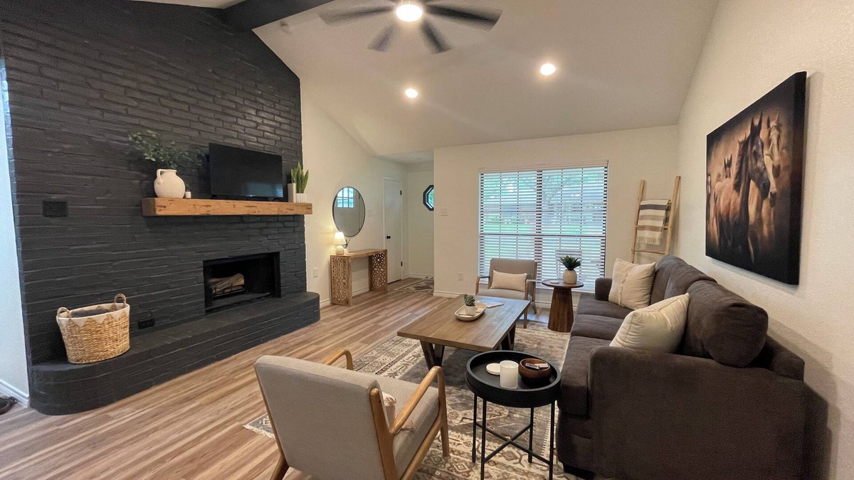 Hewitt House | New! Waco Ranch Retreat, Updated, Clean, Safe, Quiet Home near Magnolia/Baylor