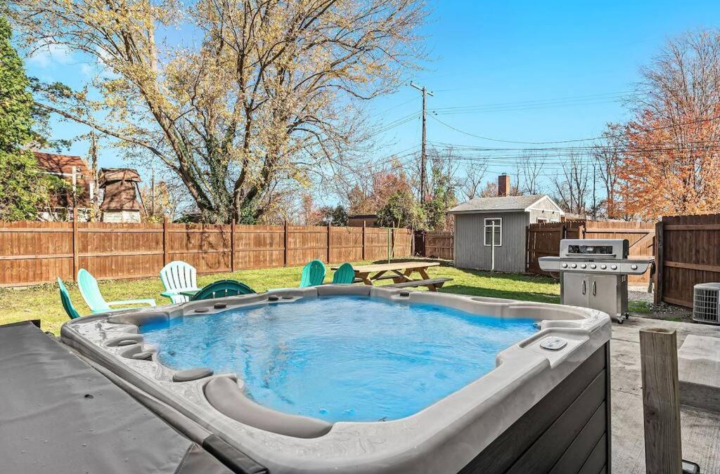 Anchorville Apartment | New! Warm & Cozy 3BR w/Hot Tub, Firepit & BBQ!