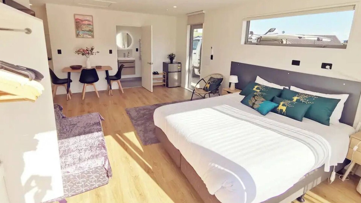Lake Tekapo Apartment | New warm quiet comfy & cozy studio/king bed