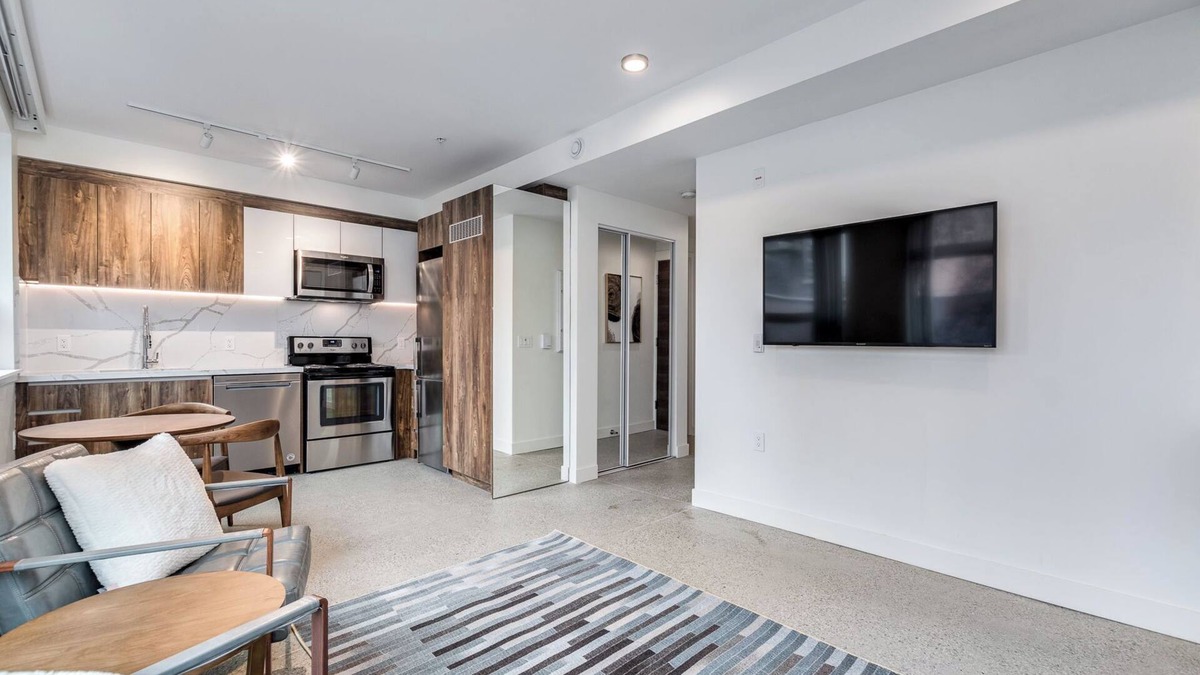 Downtown Vancouver Apartment | NEW West End Studio, Pet Allowed@ 1170 Barclay