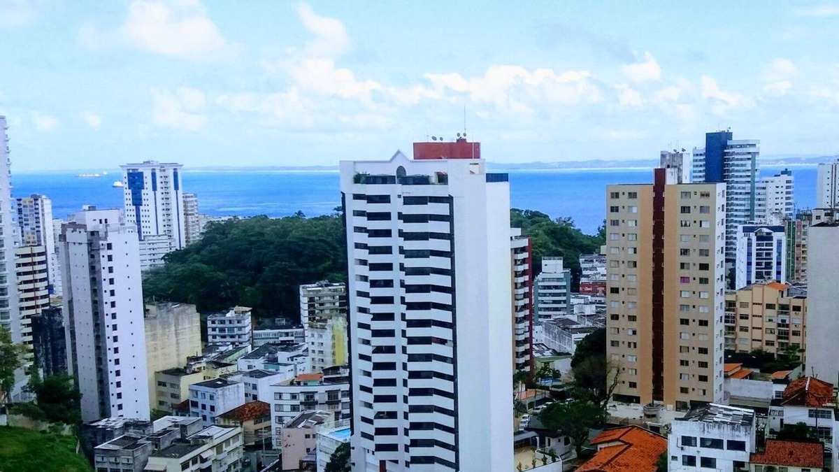 Barra Apartment | New Year's Eve! Great location! Accommodates up to 6 people. Close to Porto beach.