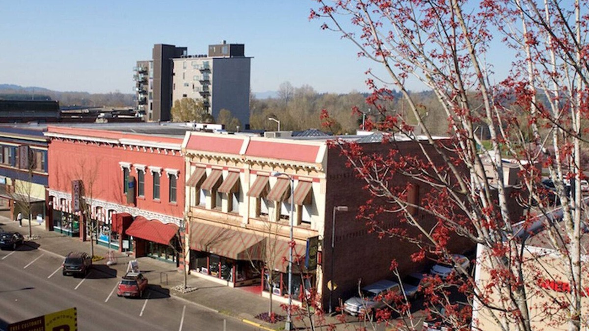 Central Area Apartment | New York Style Loft Located In A Historic Building In Downtown Salem, Oregon.